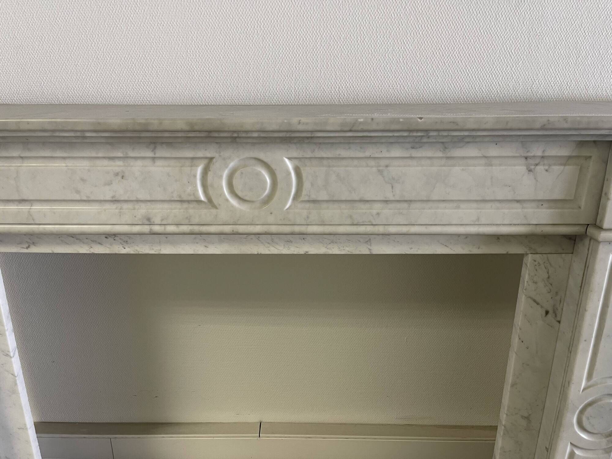 Cheminée de style Louis XVI en marbre blanc carrare xx siècle