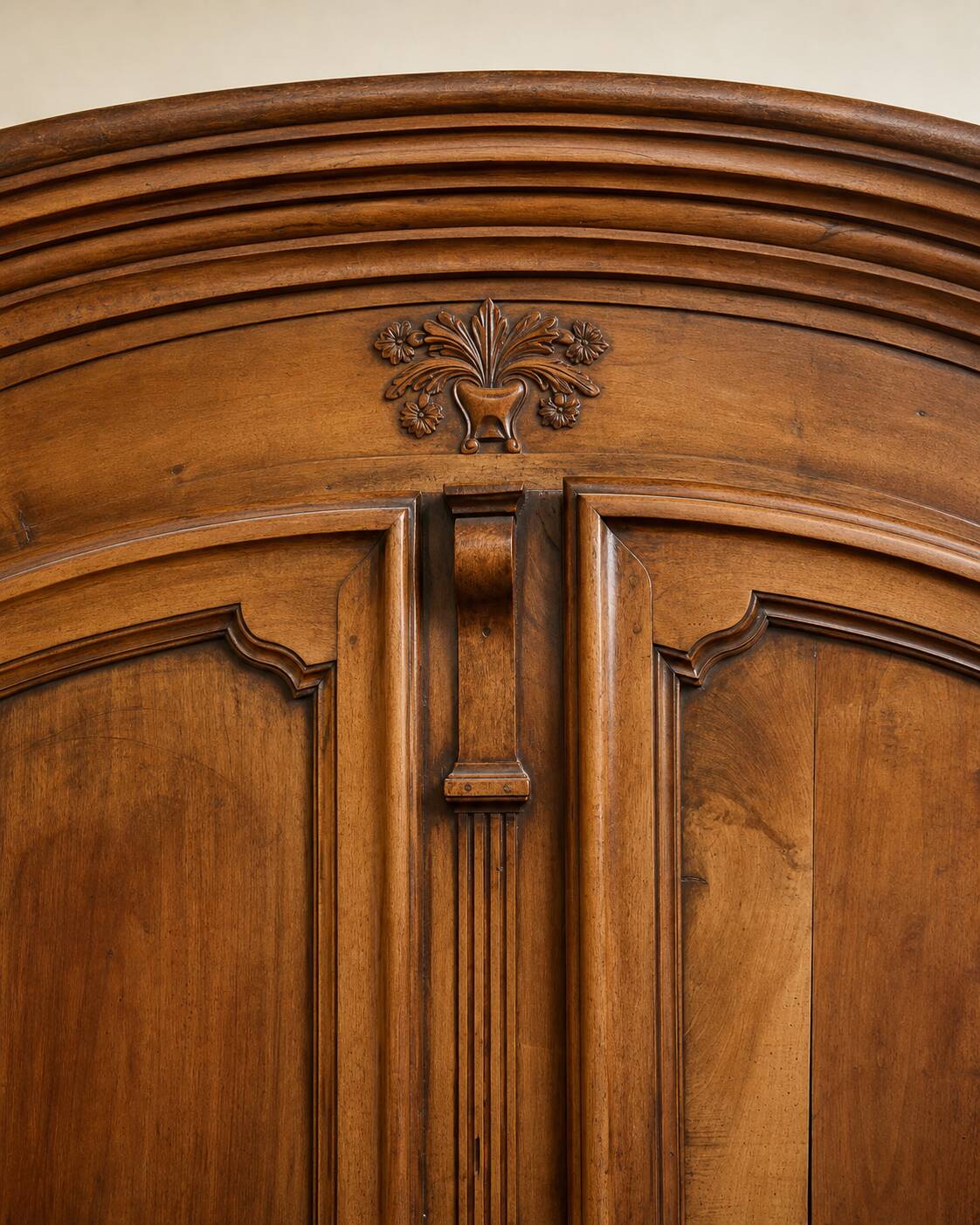 Dauphinoise wardrobe in Louis XV style in walnut, storage sideboard H:2.20m