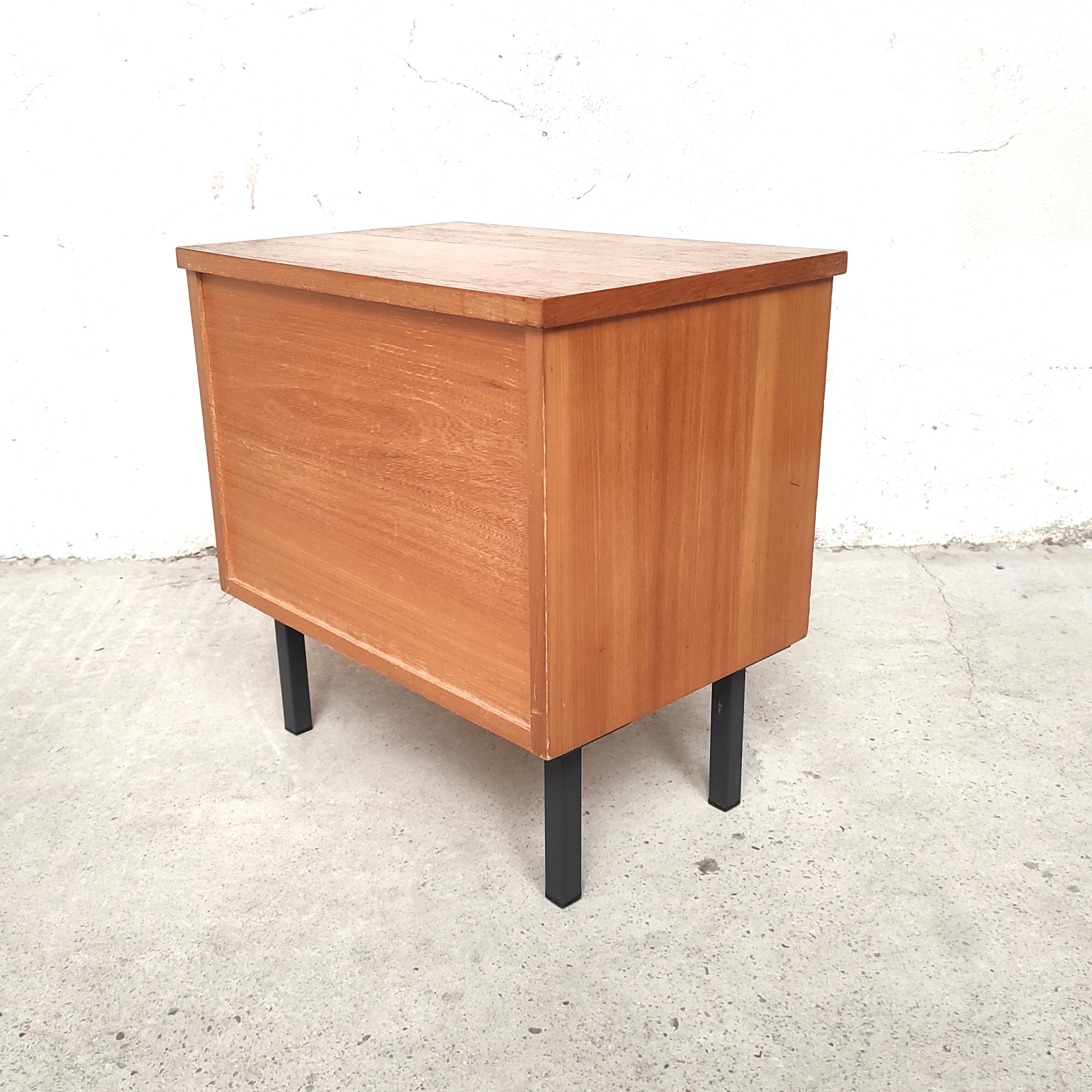 Paire de chevets pieds acier, 1960