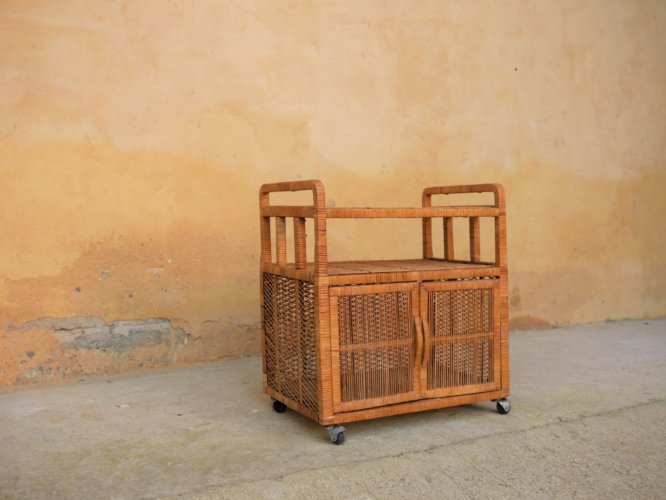 Meuble de rangement vintage en rotin