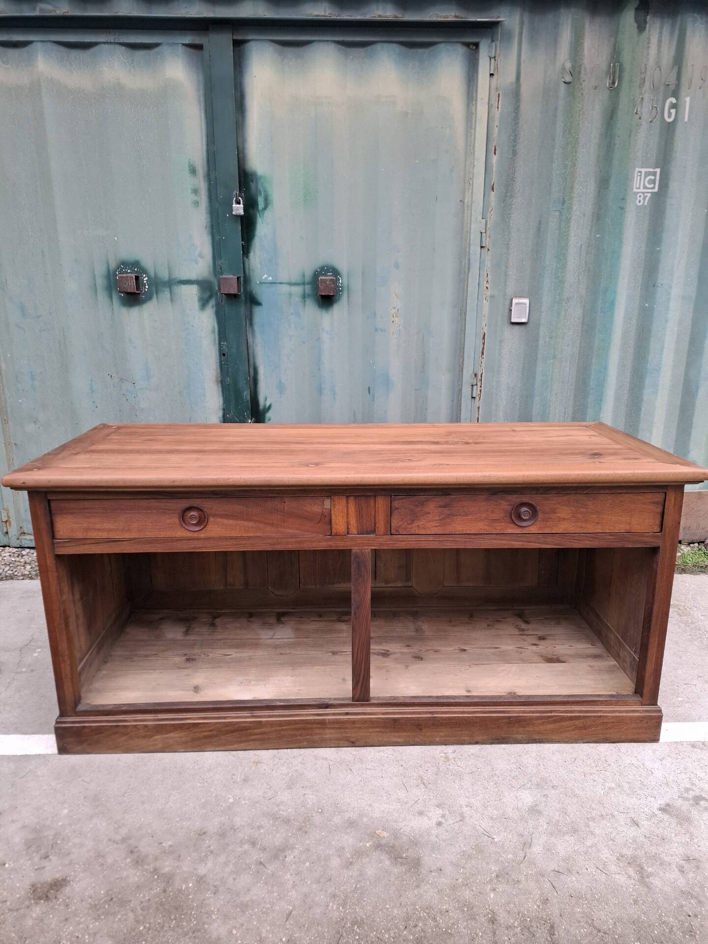 Trade counter