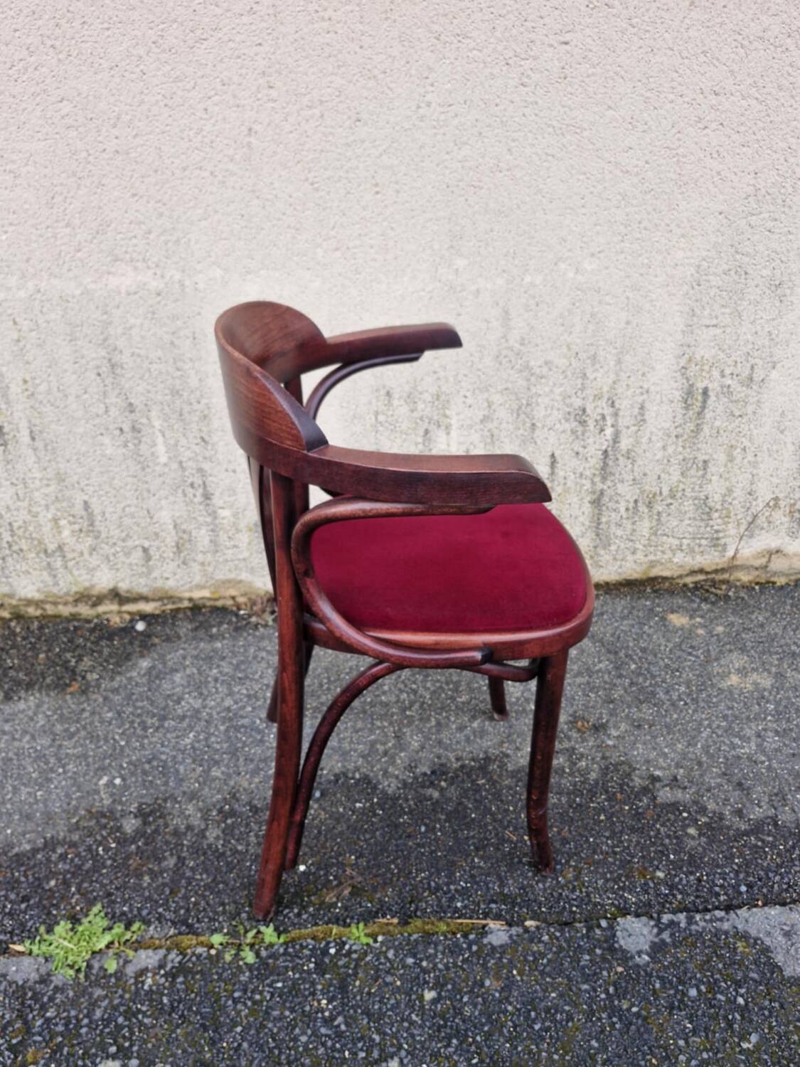 26 fauteuils et 4 chaises bistrot