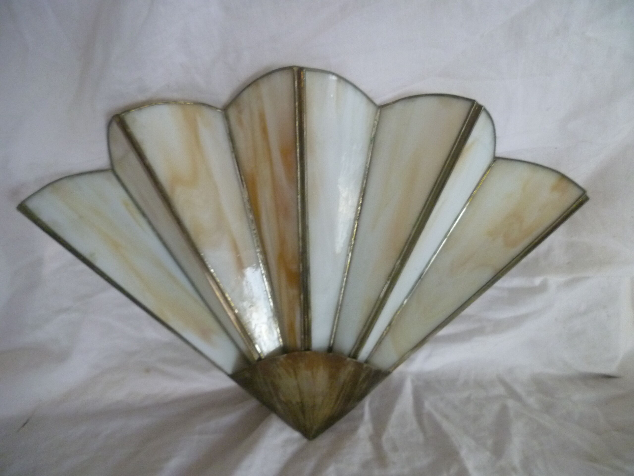 70's "fan" wall light in mother-of-pearl and vintage metal