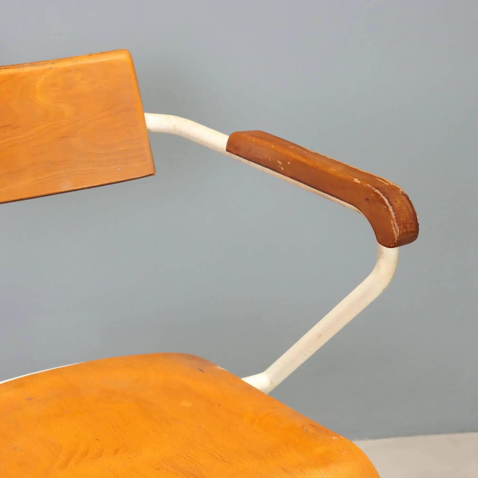 Vintage chair in enamelled metal and wood, Italian design, 1960s.