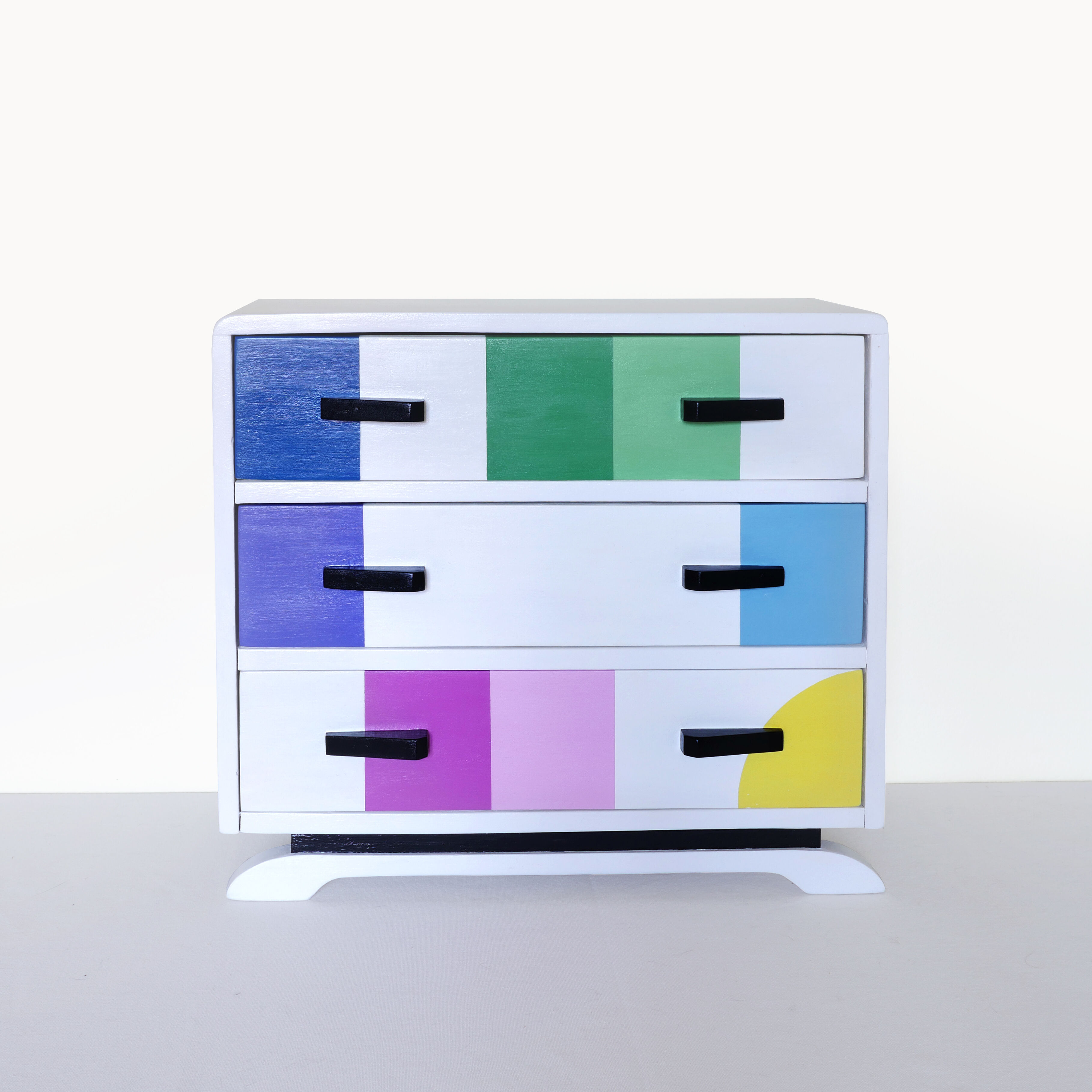 Doll chest of drawers