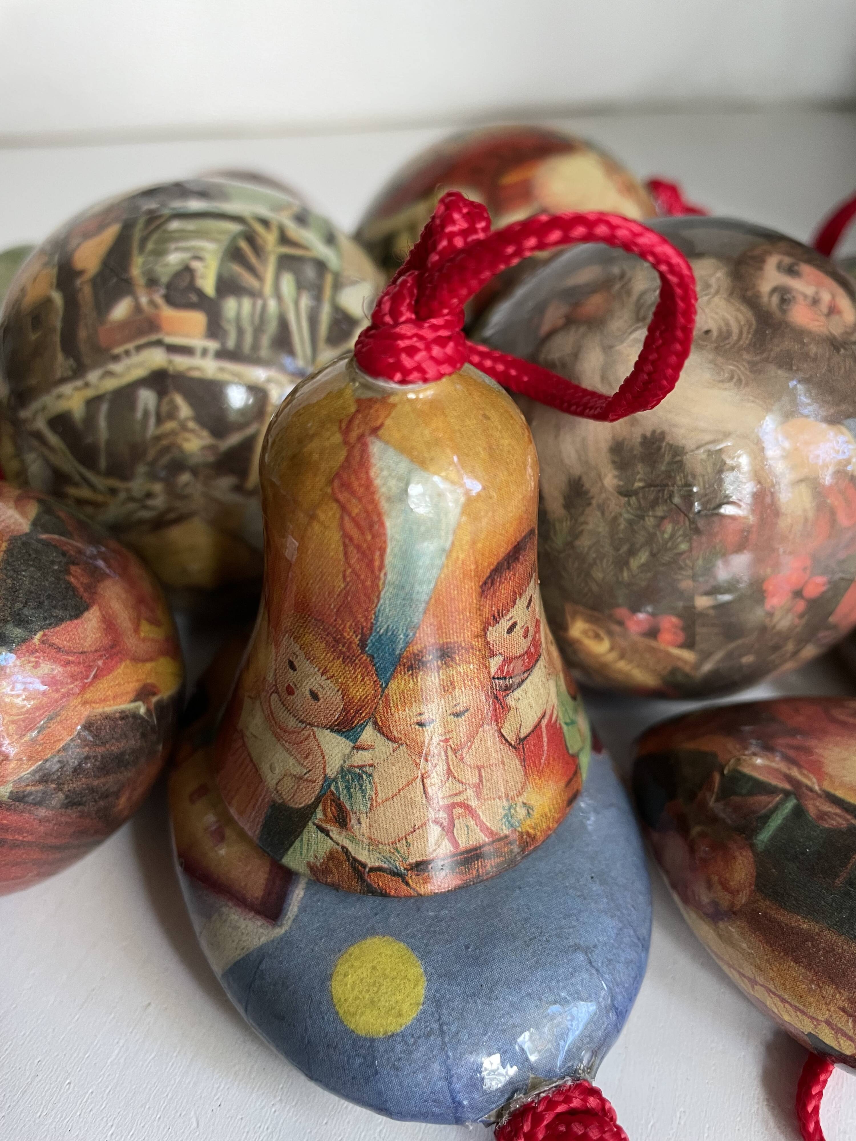 Ensemble de 15 décorations de Noël en papier mâché vintage