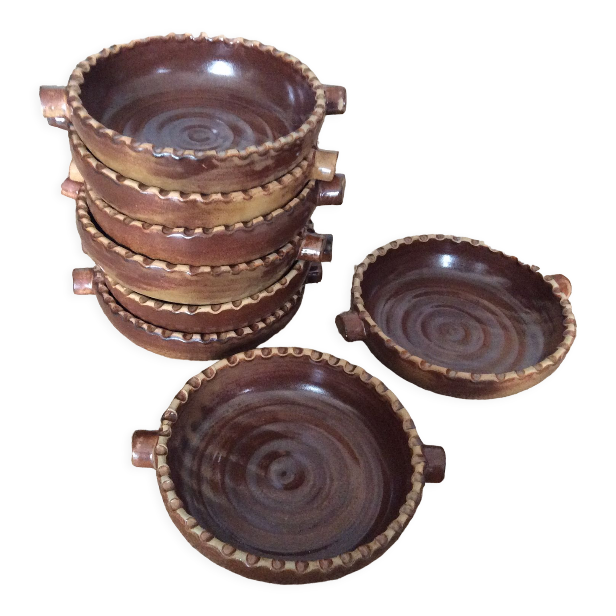 8 dishes in glazed terracotta