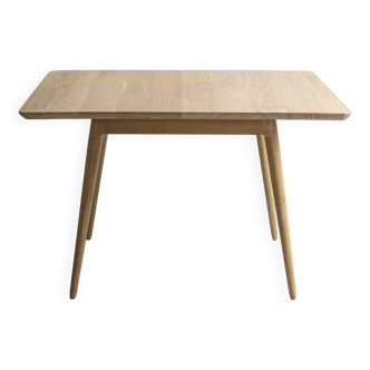 Square format dining table in solid Vosges oak