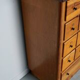 Grande apothicairerie / meuble d'école industrielle néerlandaise en hêtre, milieu du 20e siècle