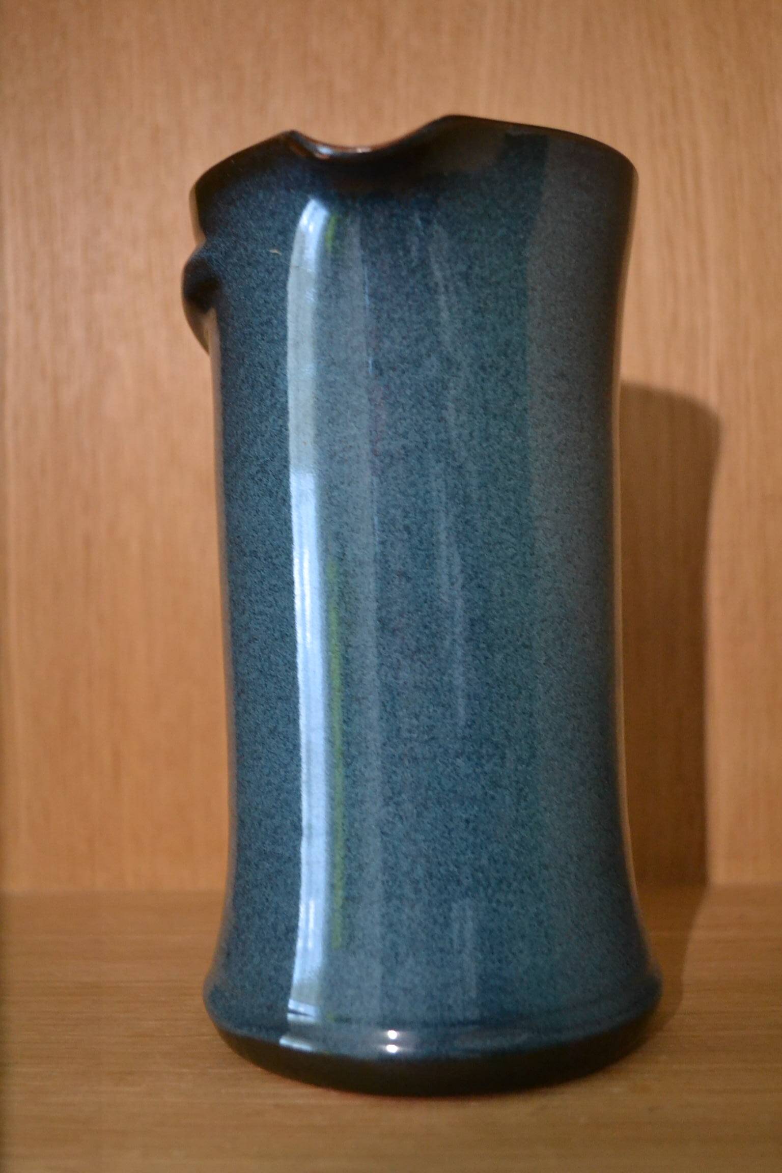 Pichet artisanal bleu