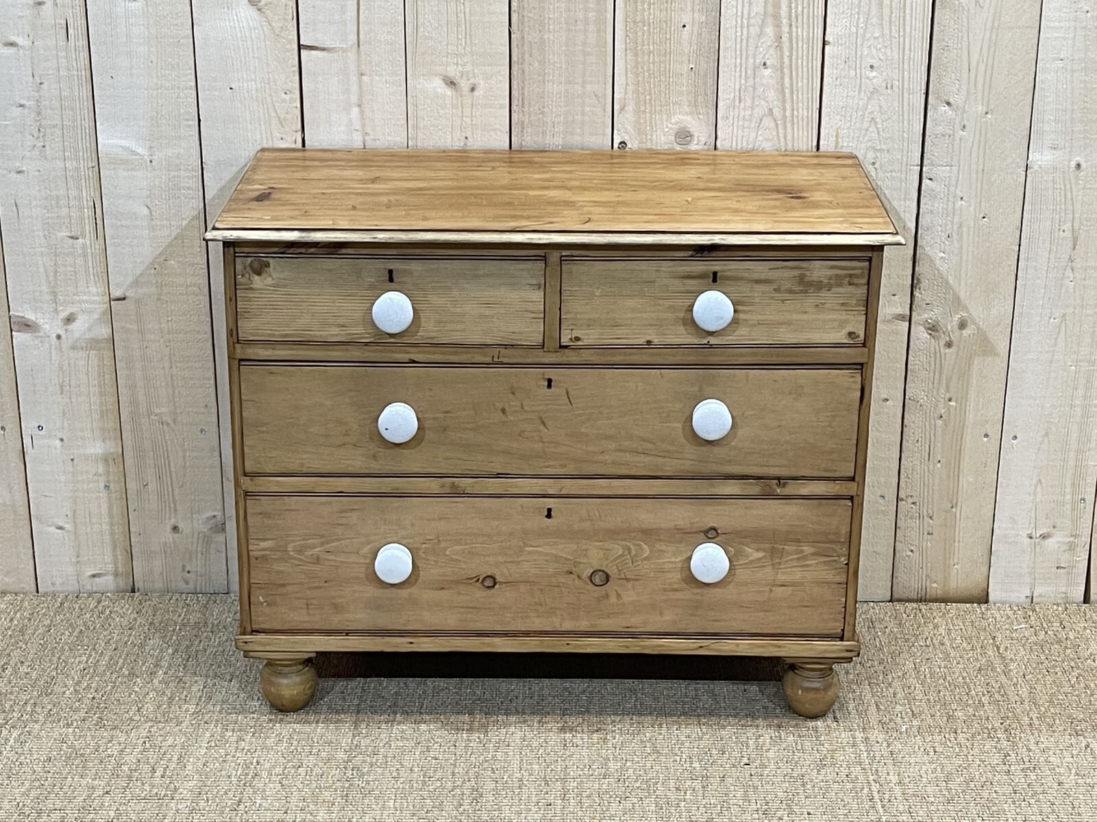 English dresser XIXth fir with its white porcelain buttons