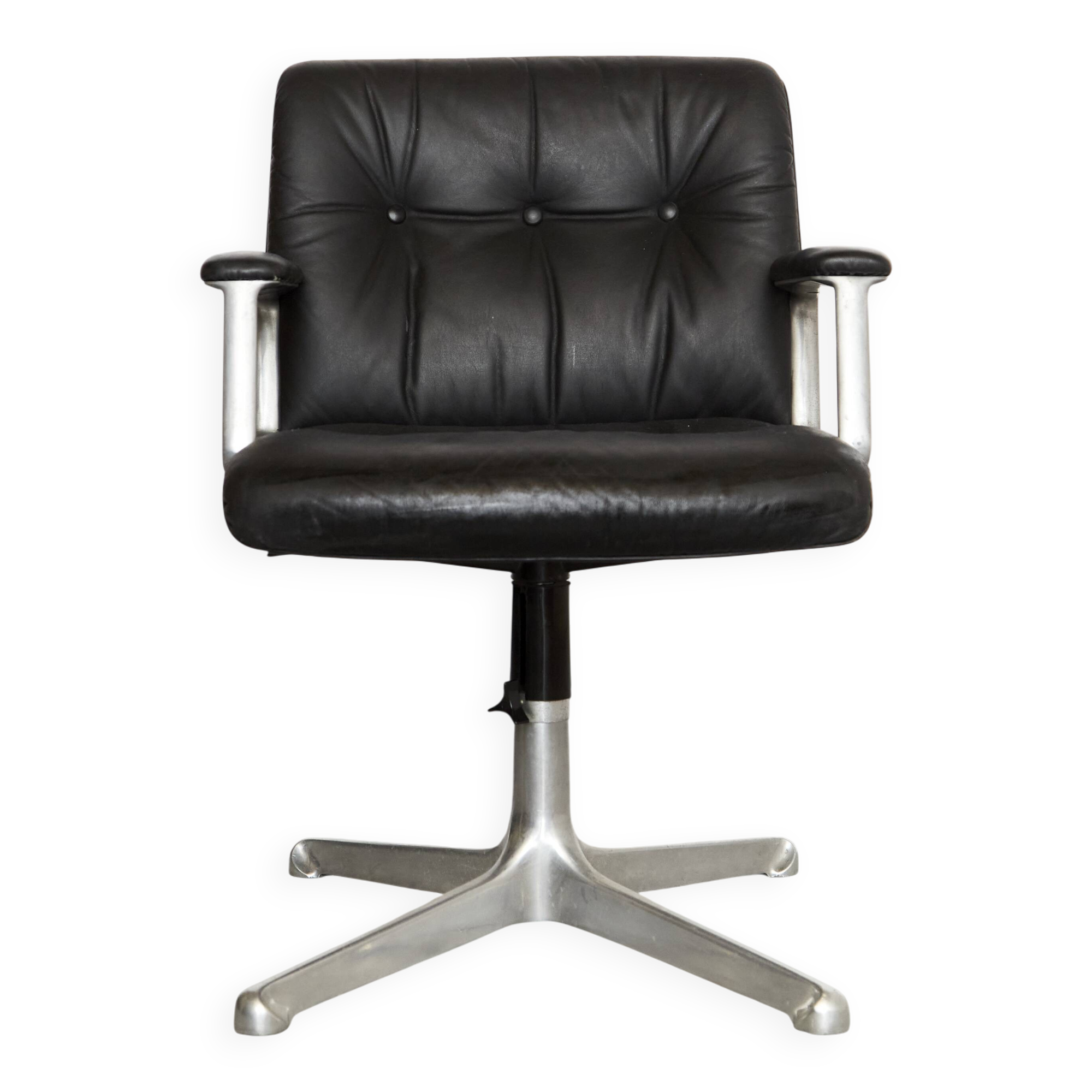 Osvaldo Borsani swivel Chair P125 for Tecno Milano