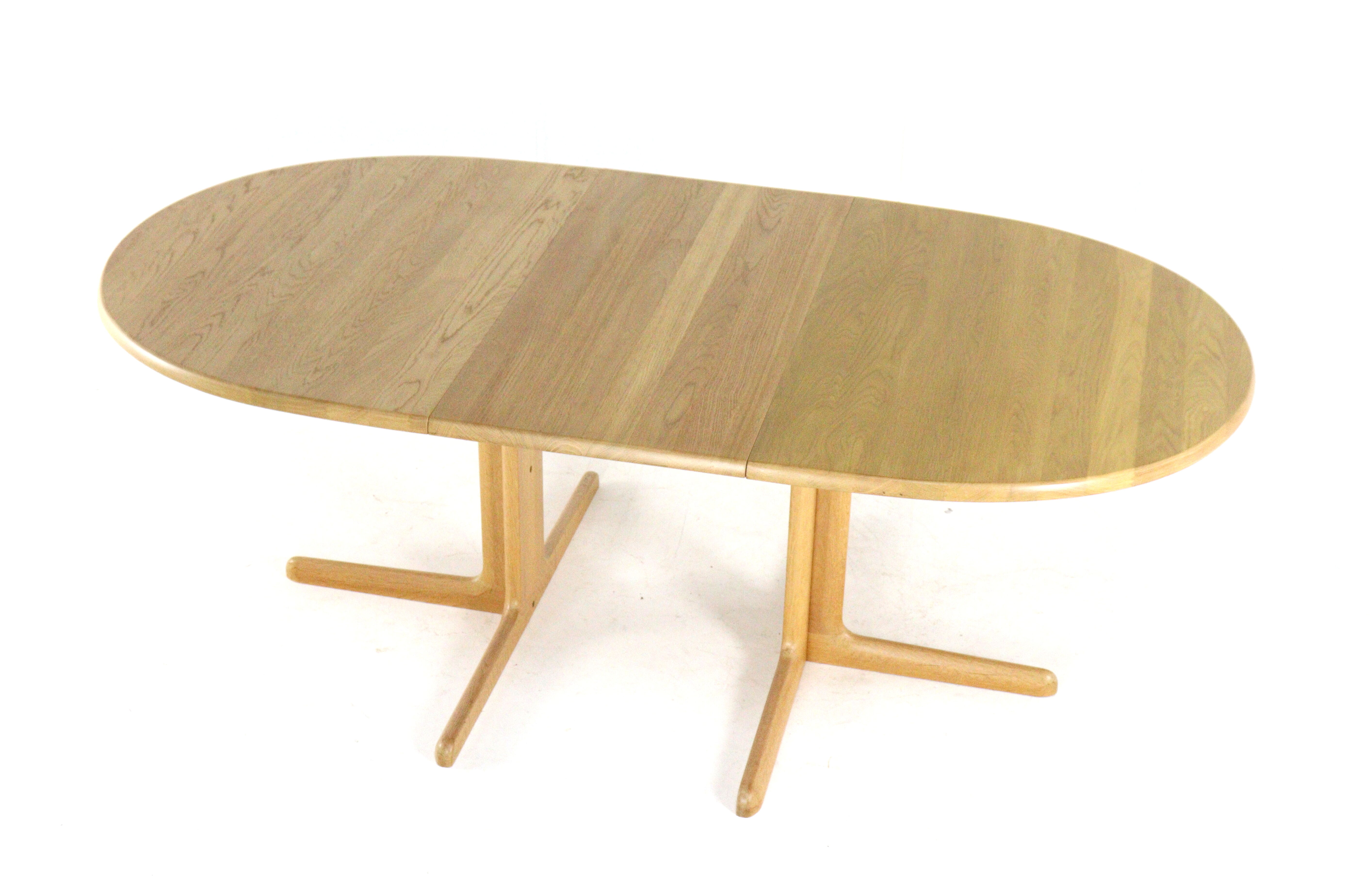 Juul Kristensen for JK Møbler oval oak extendable dining table 'Nakskov'