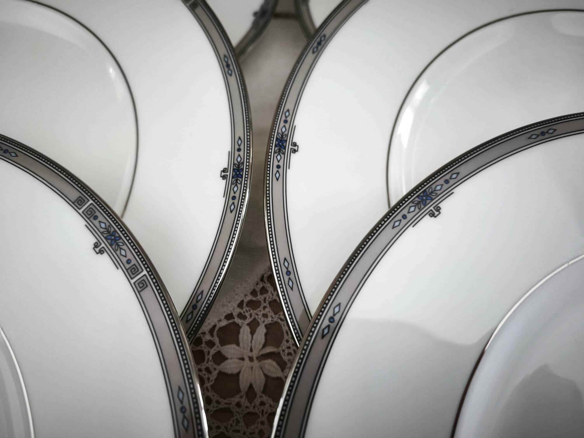 Set of 6 flat plates in English porcelain Wedgewood model Amherst.