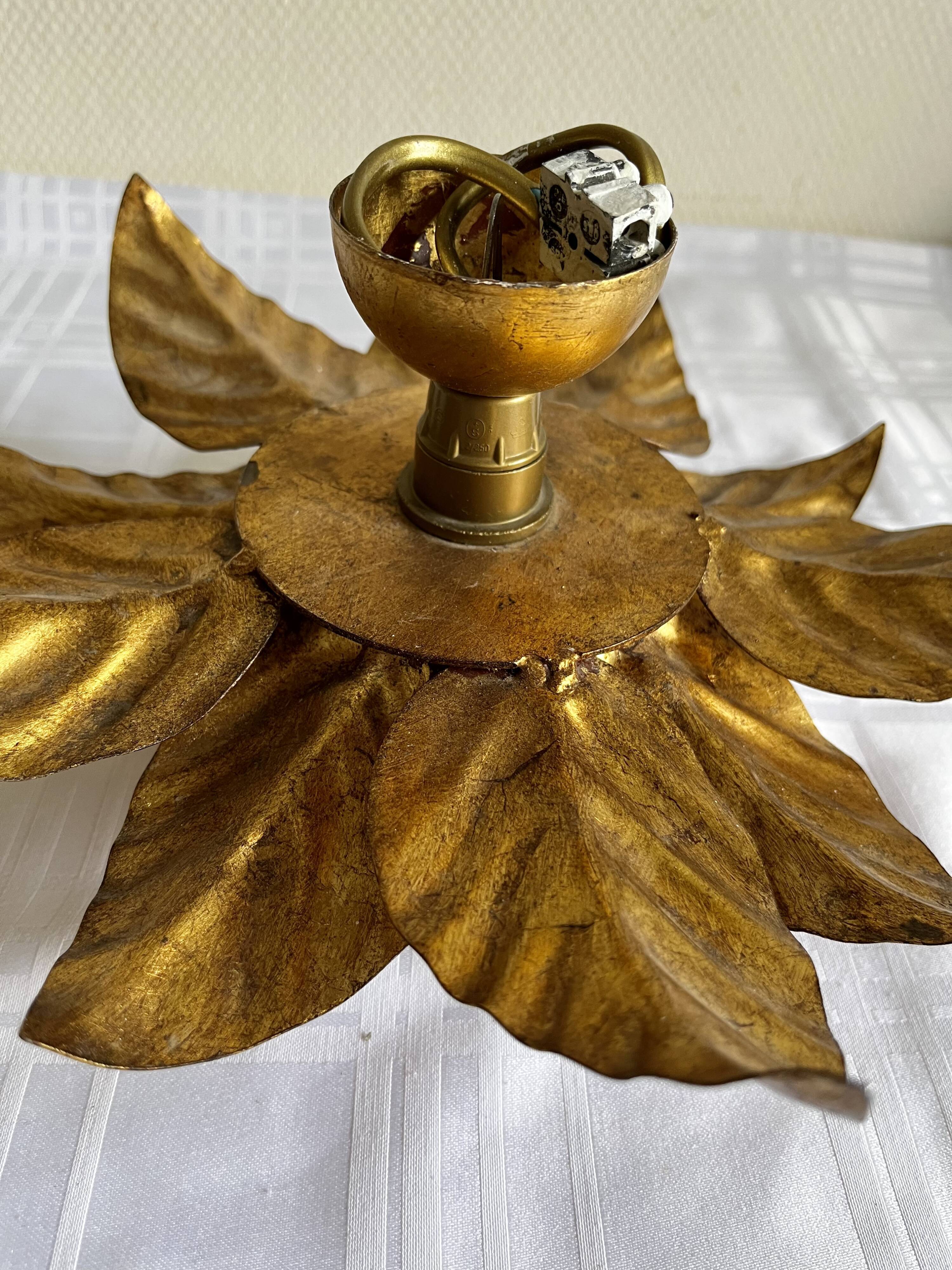 Trio appliques golden flowers