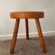 Tabouret tripode vintage en pin massif