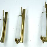 Suite de trois appliques en laiton et verre opalin triplex. Italie années 1950