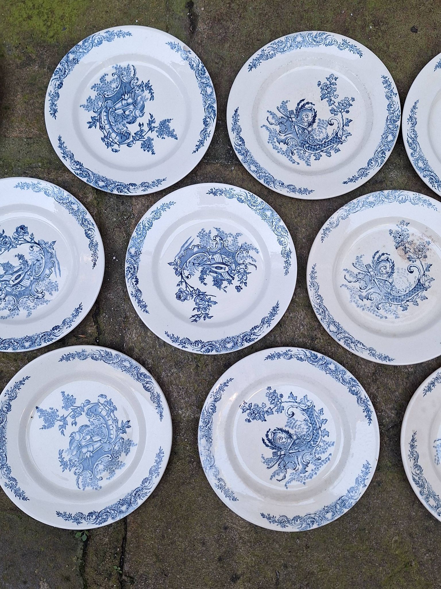 Service set in SG porcelain, Louis XV model.