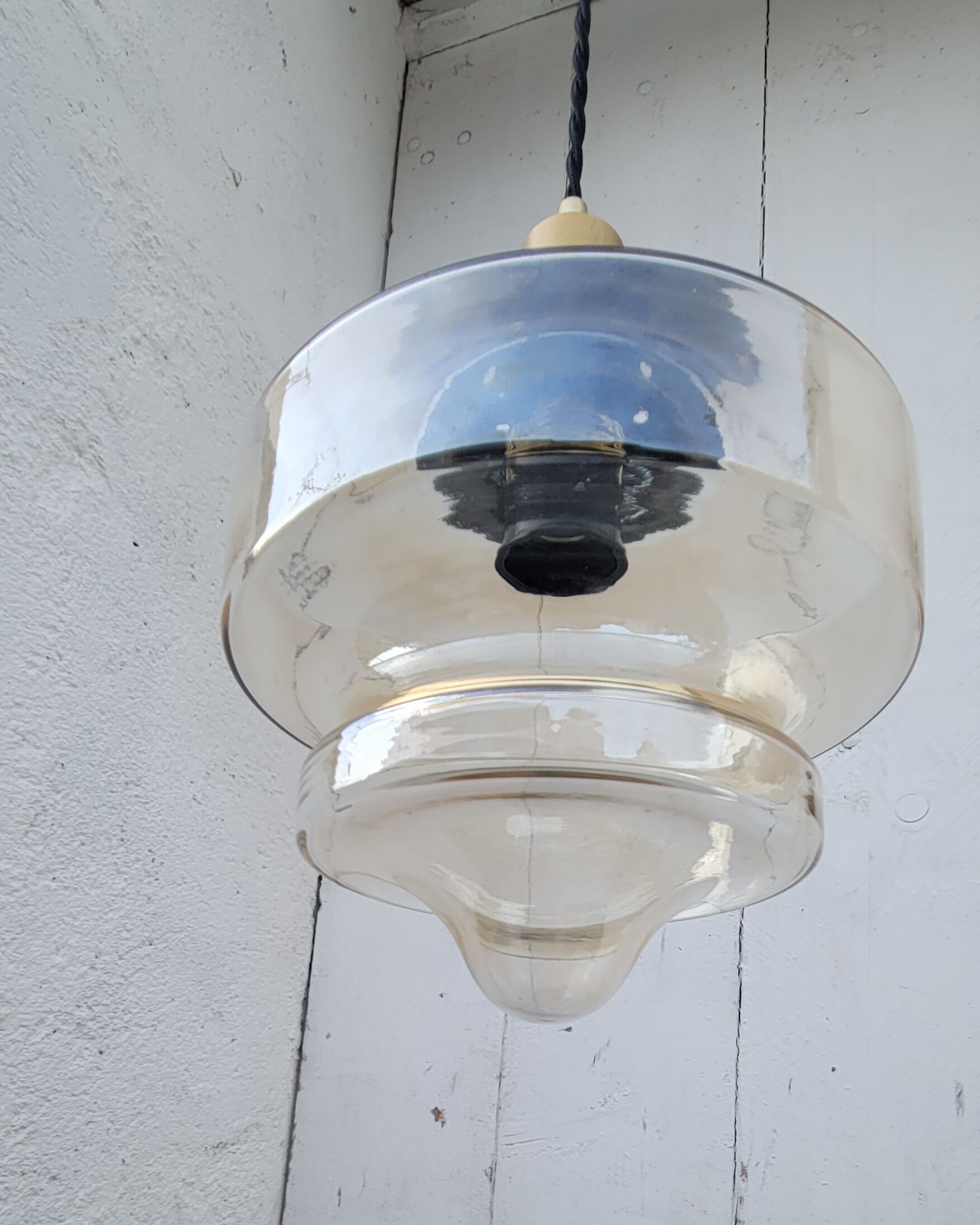 Amber glass pendant lamp