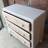 Jolie petite commode de style