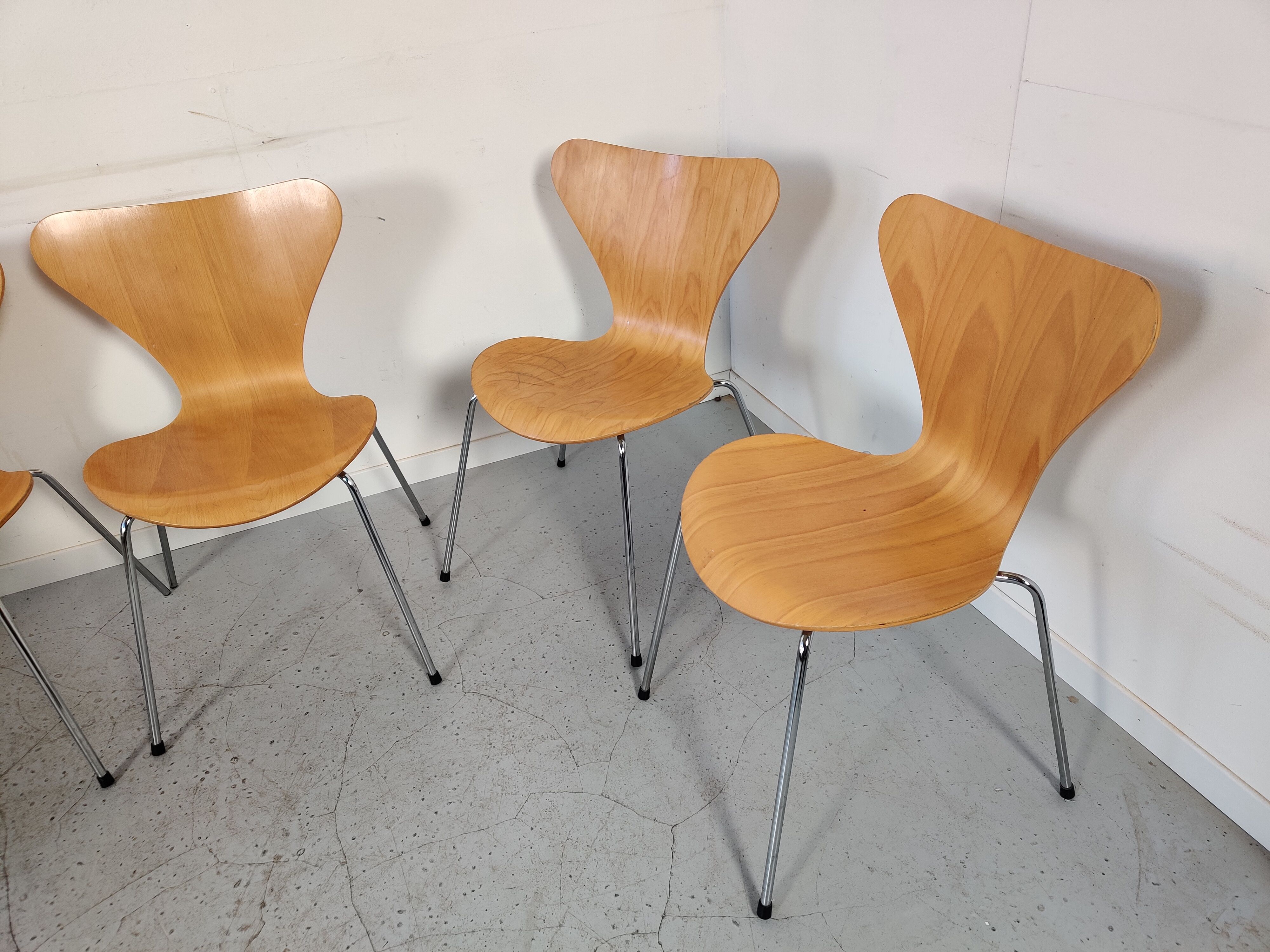 6 chairs series 7 by Arne Jacobsen for Fritz Hansen