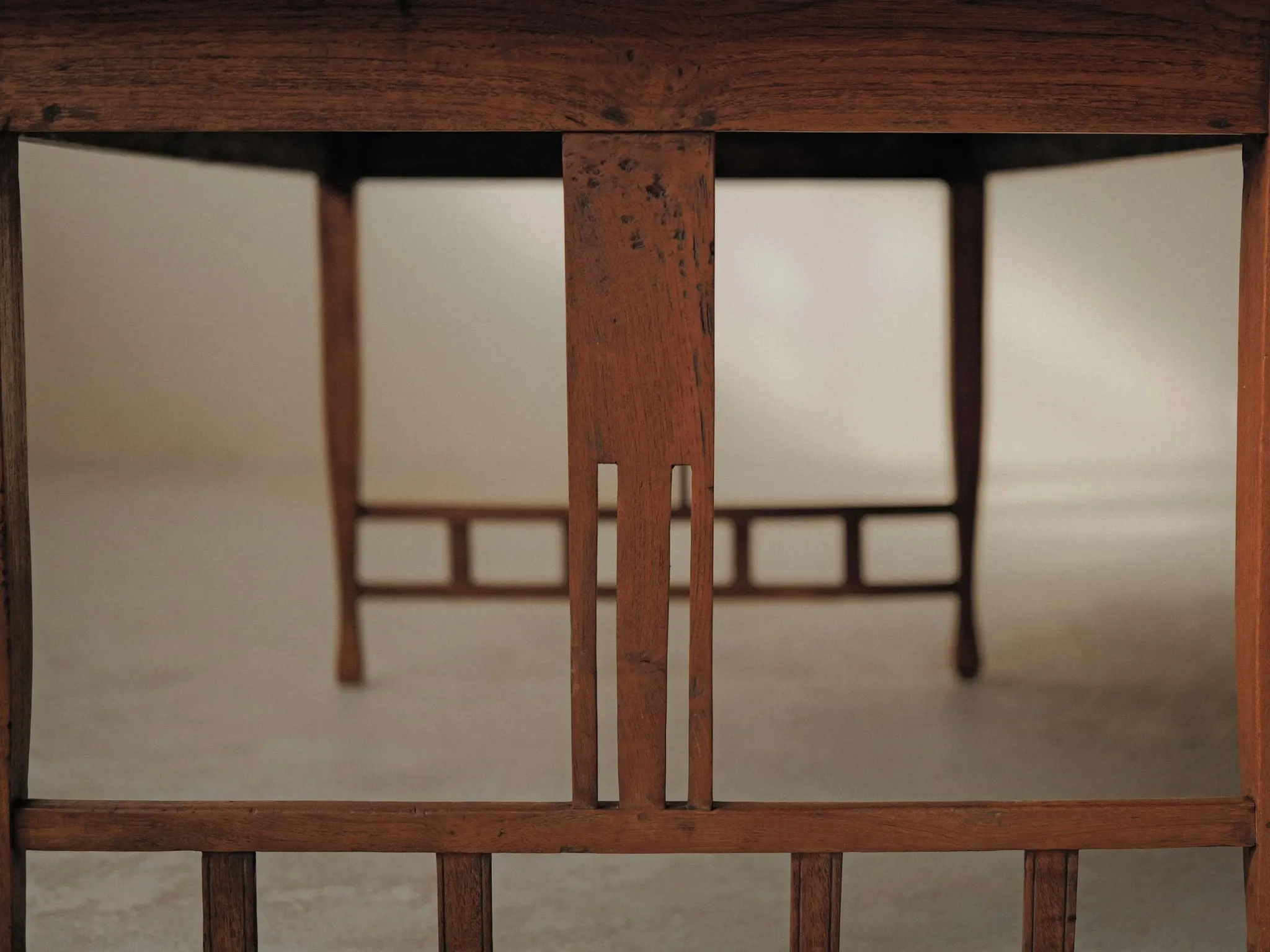 Arts & Crafts table in solid oak, around 1900