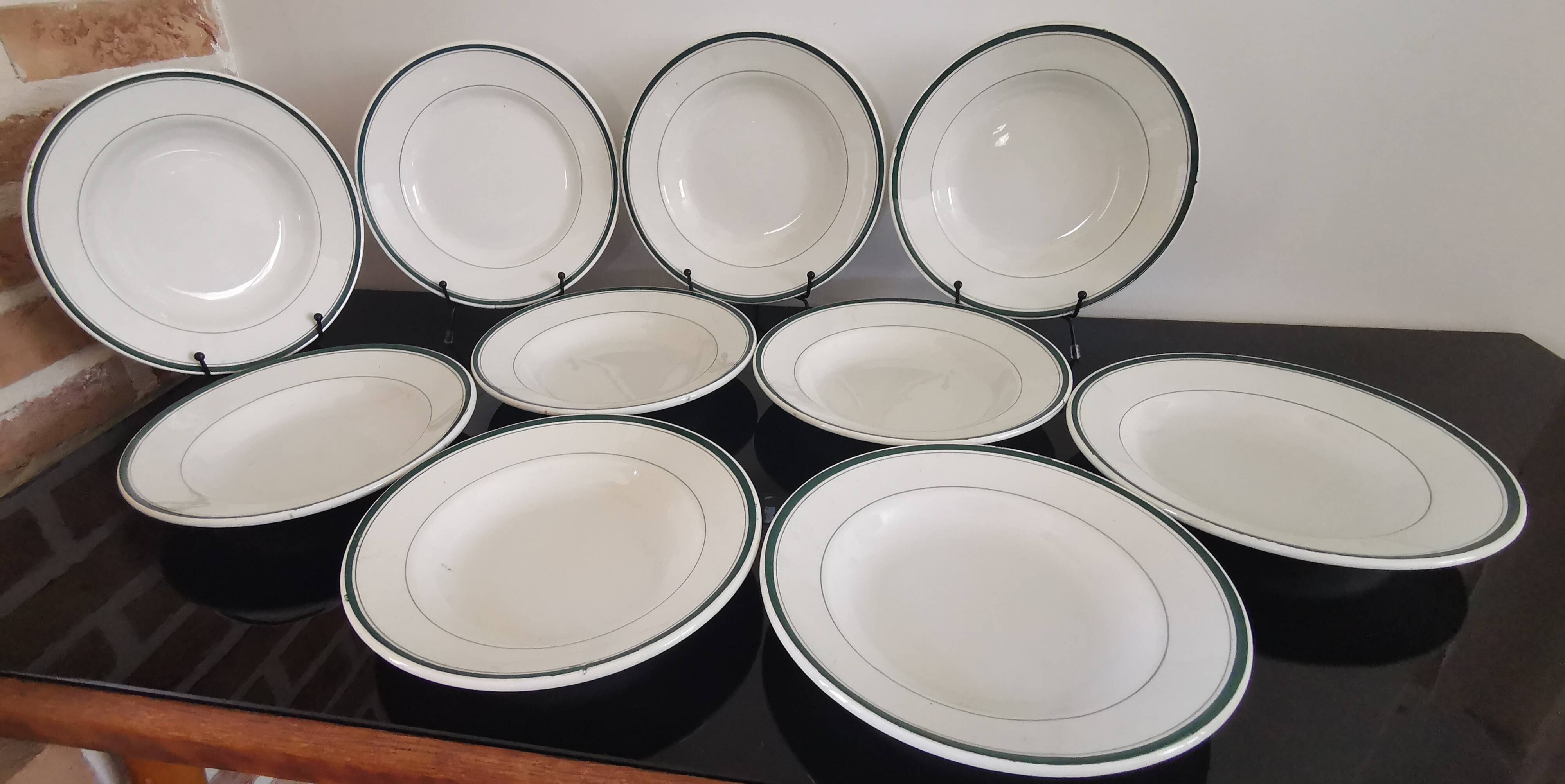 10 deep plates Moulin Des Loups Hamage green border