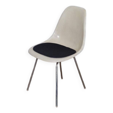 Chaise Dsw en fibre de verre design Eames 1960