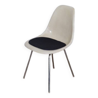 Chaise Dsw en fibre de verre design Eames 1960