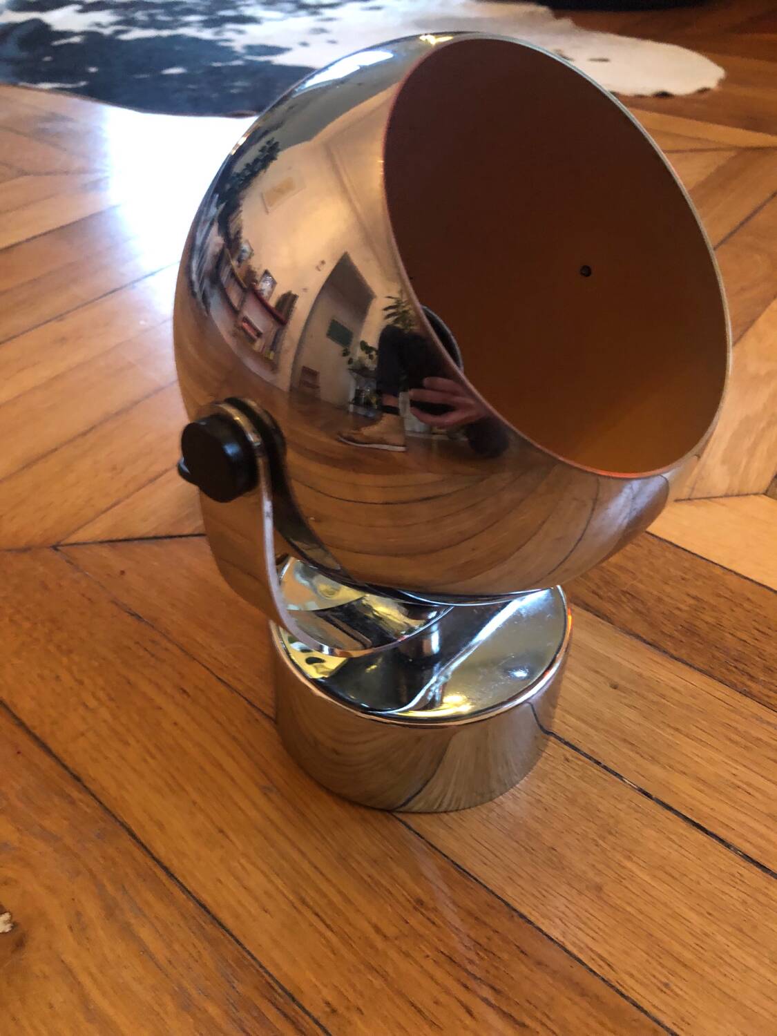 Eye ball table lamp