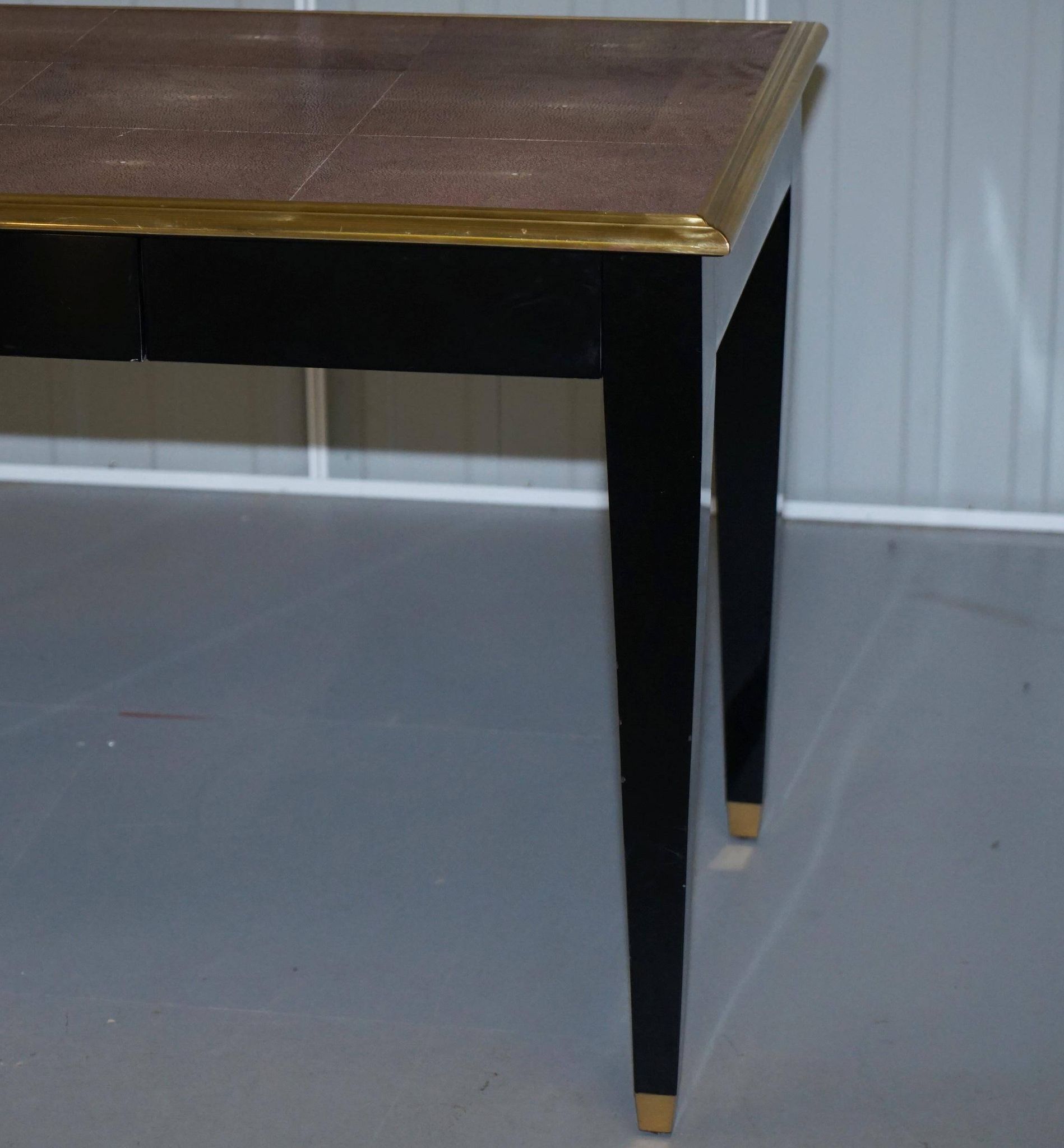 Bureau en Galuchat avec Métal Doré, Modèle Moderne