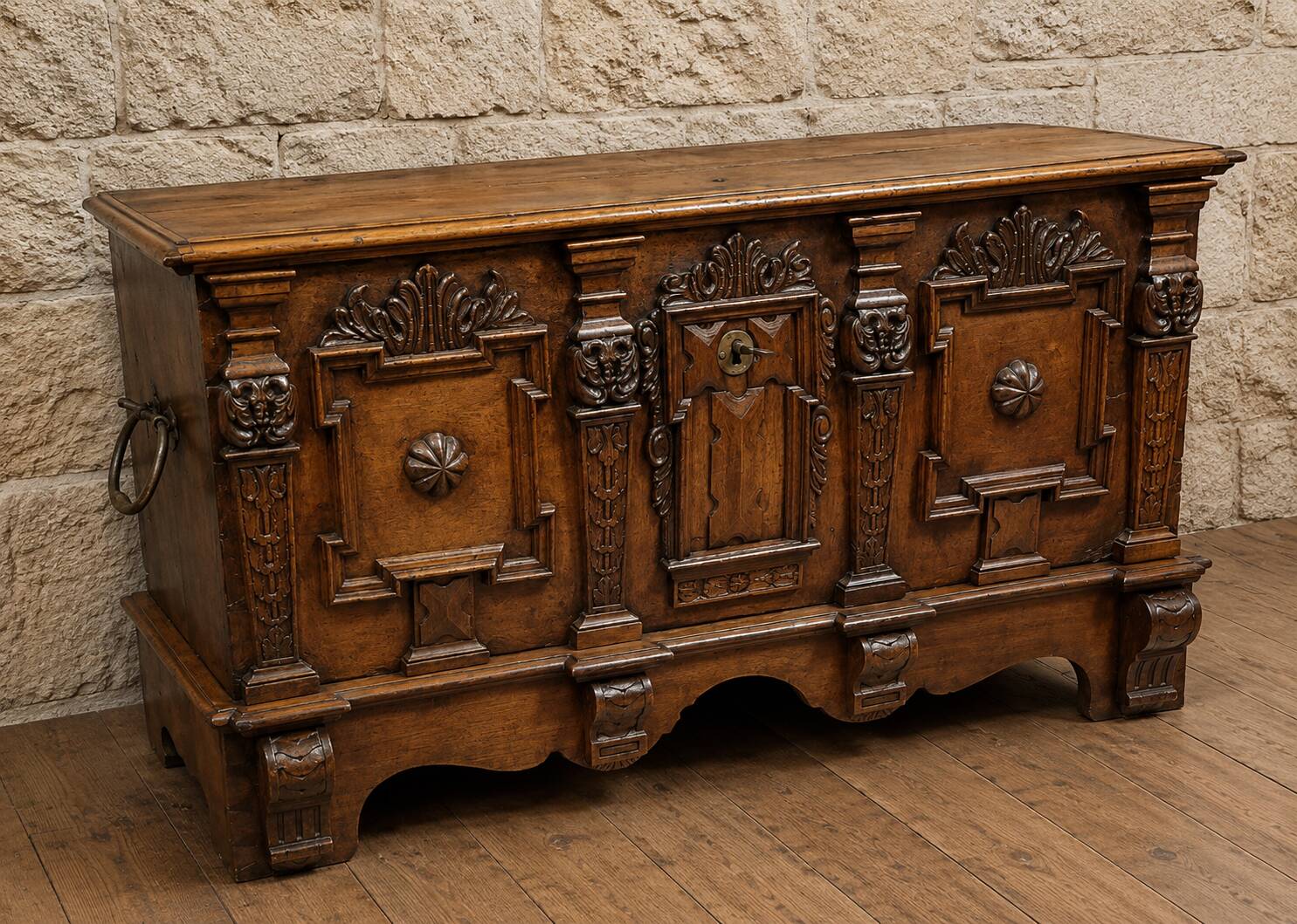 Important richly carved walnut chest – Renaissance style – 17th century