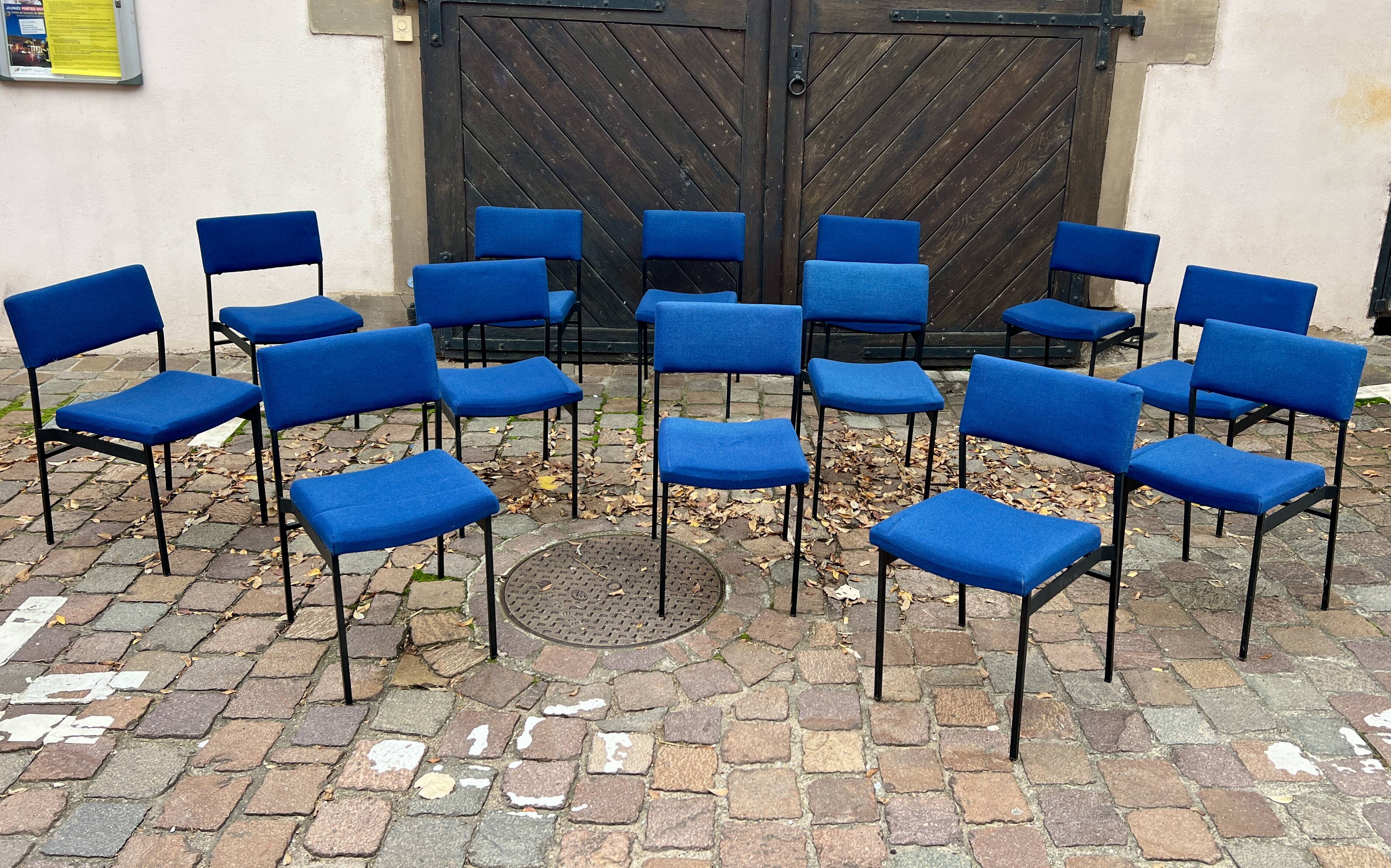 🪑 Set of 13 vintage blue fabric chairs – black metal legs – Guer style