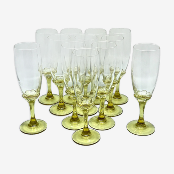 12 champagne flutes