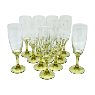 12 champagne flutes