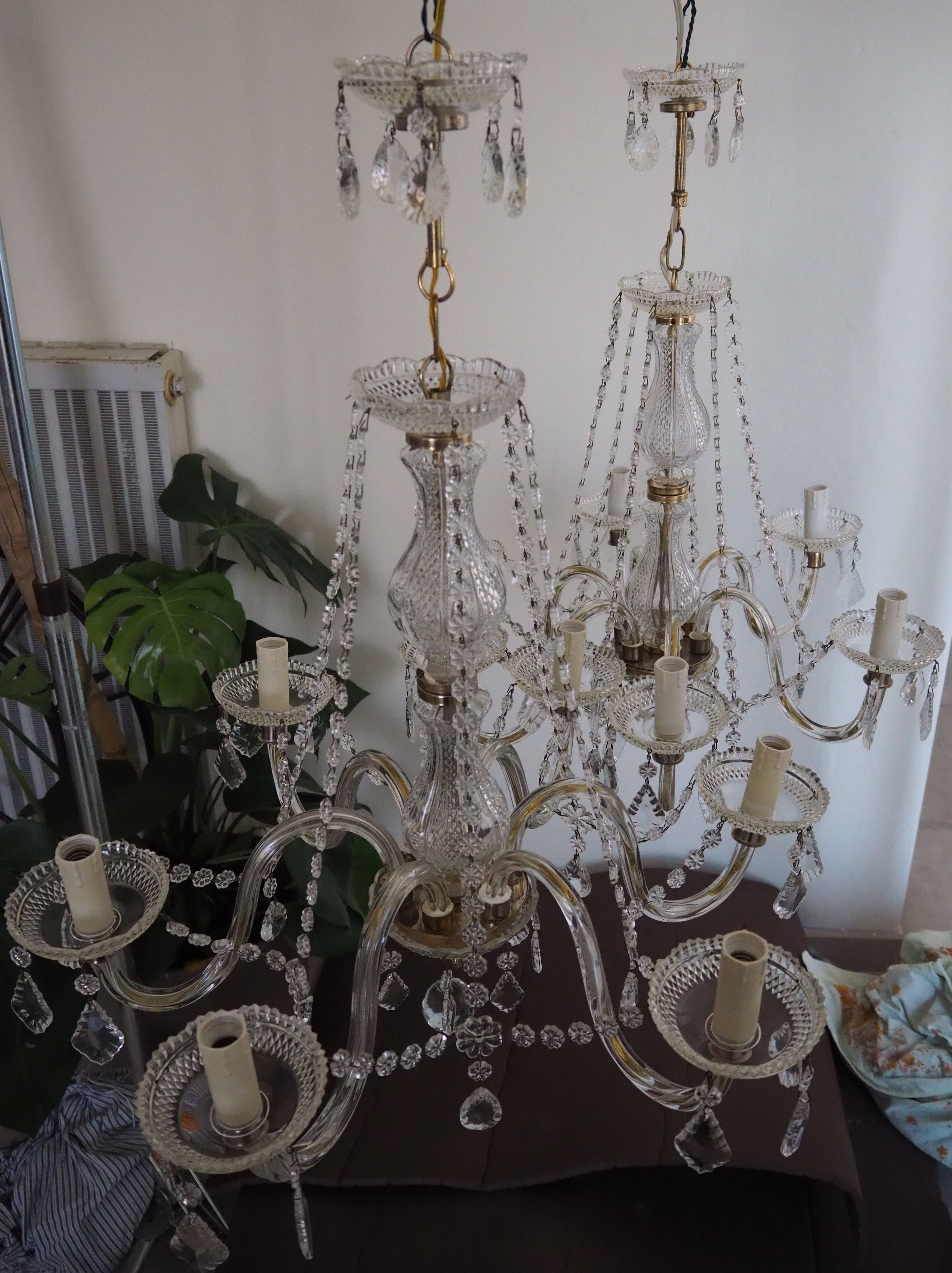 6-light chandelier with tassels