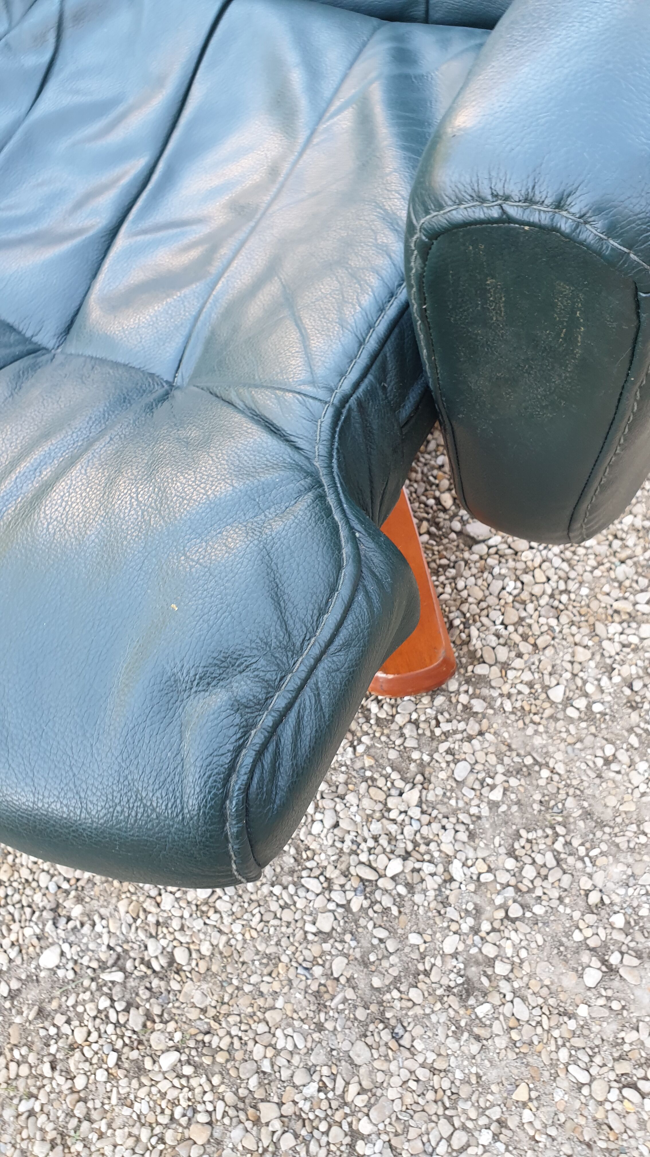 Reclining relaxing chair