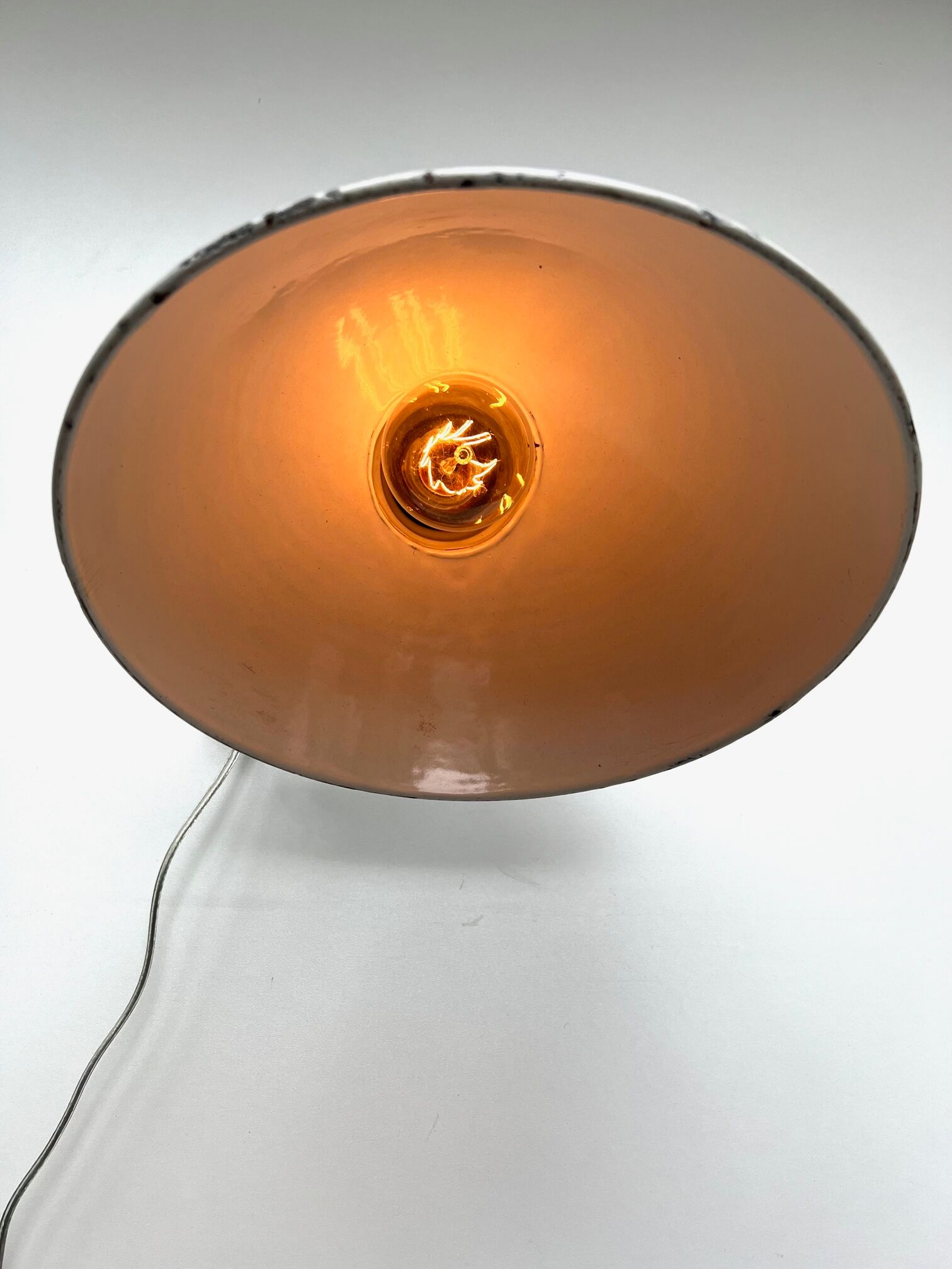 White enamelle tole wall lamp ø 31 cm brand benjamin usa