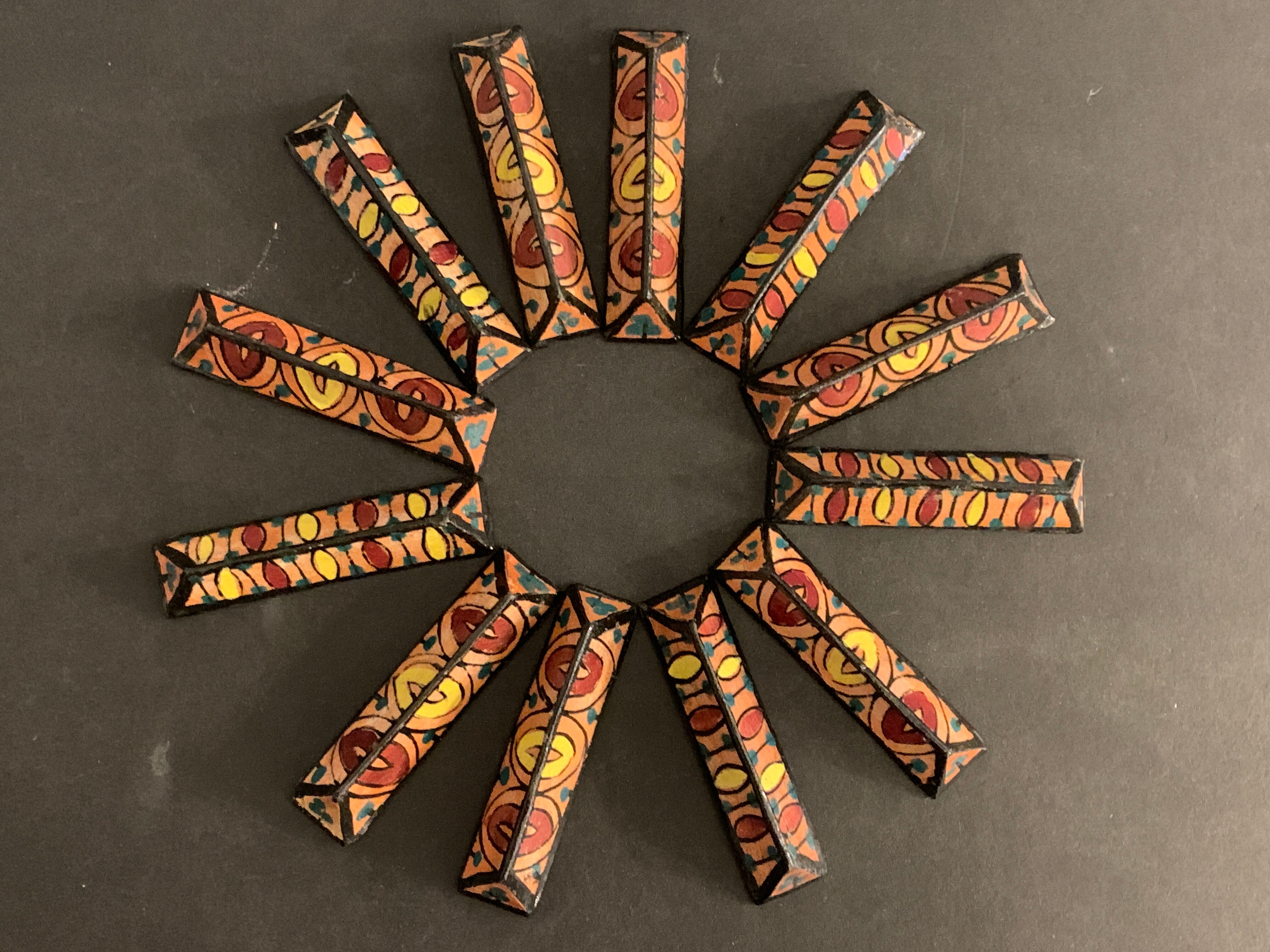 12 carries polychrome ceramic knives