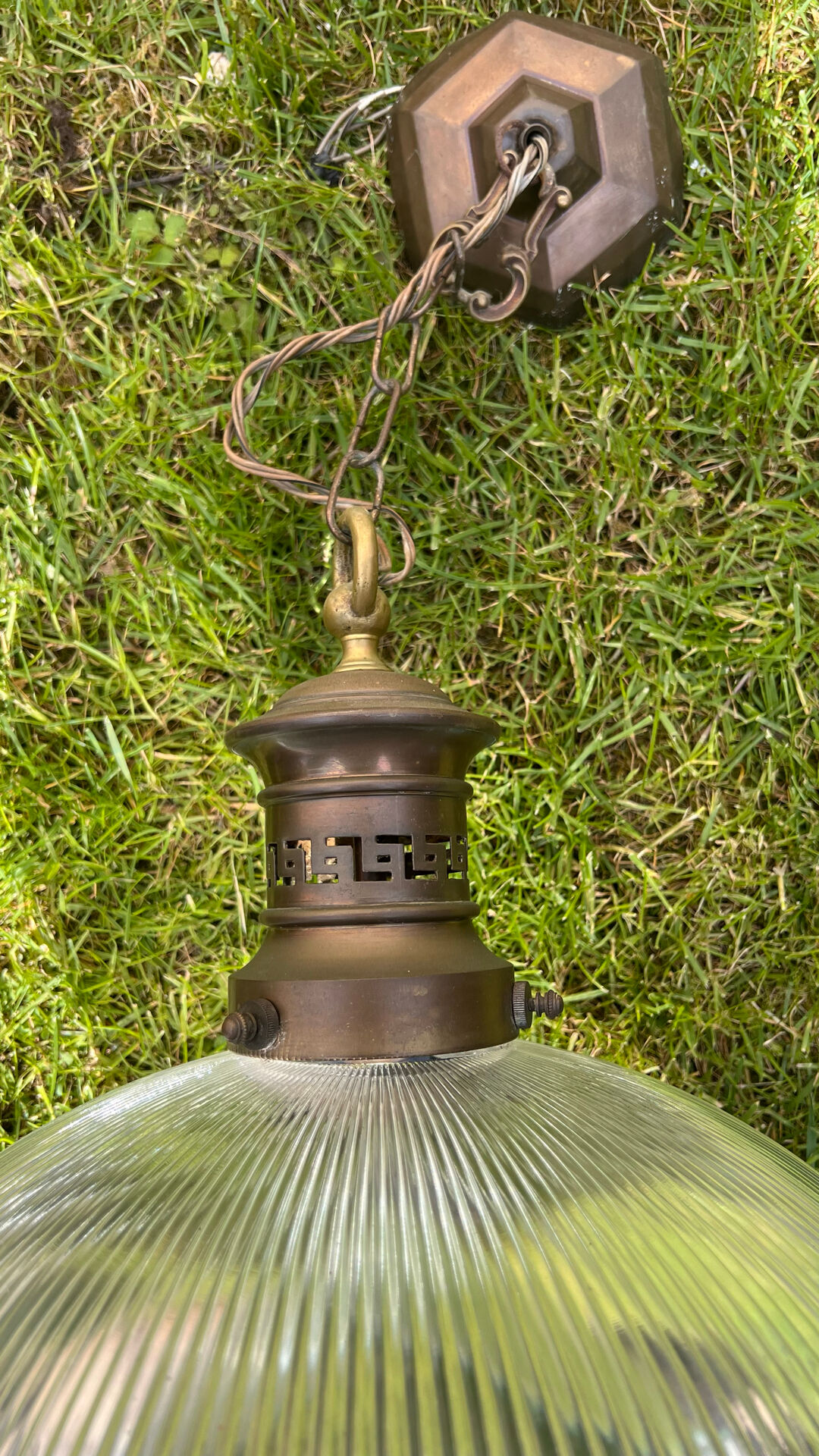 Art Deco suspension from the 1930s in glass and brass.