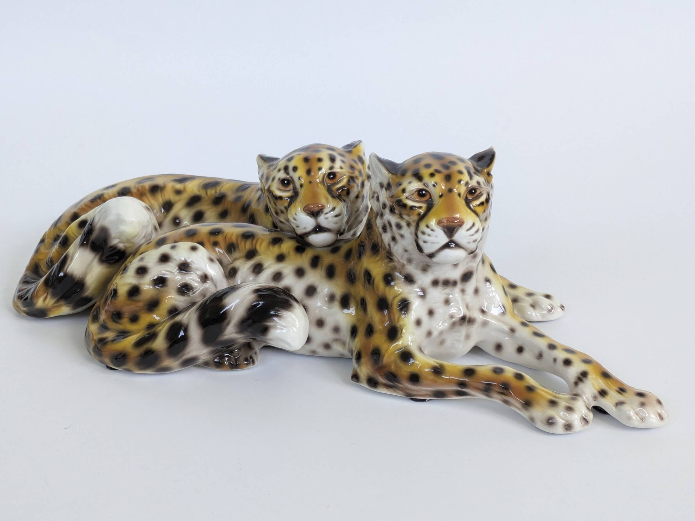 Large porcelain sculpture pair of leopards Italy 1970s Ronzan style