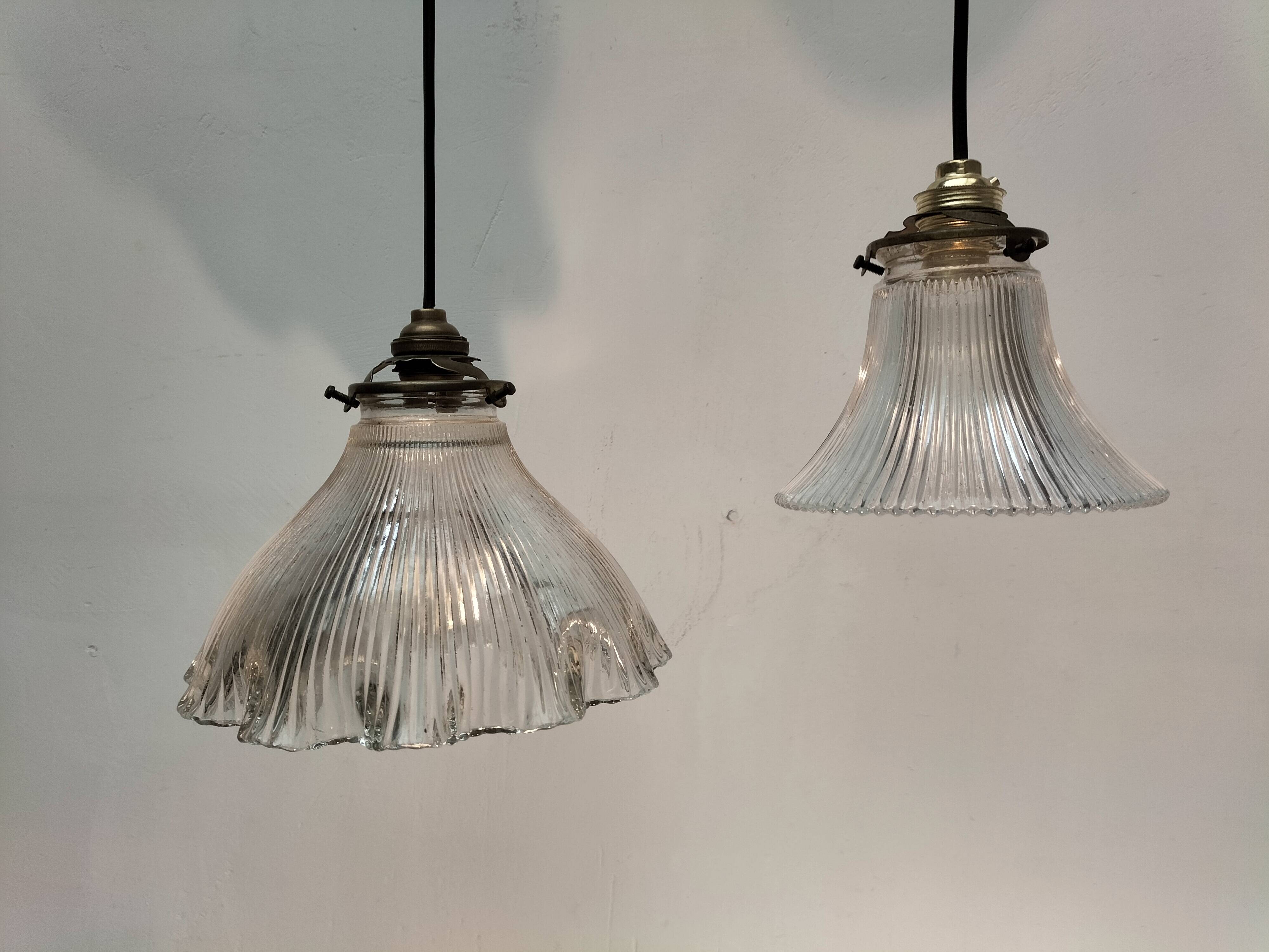 Holophane suspensions