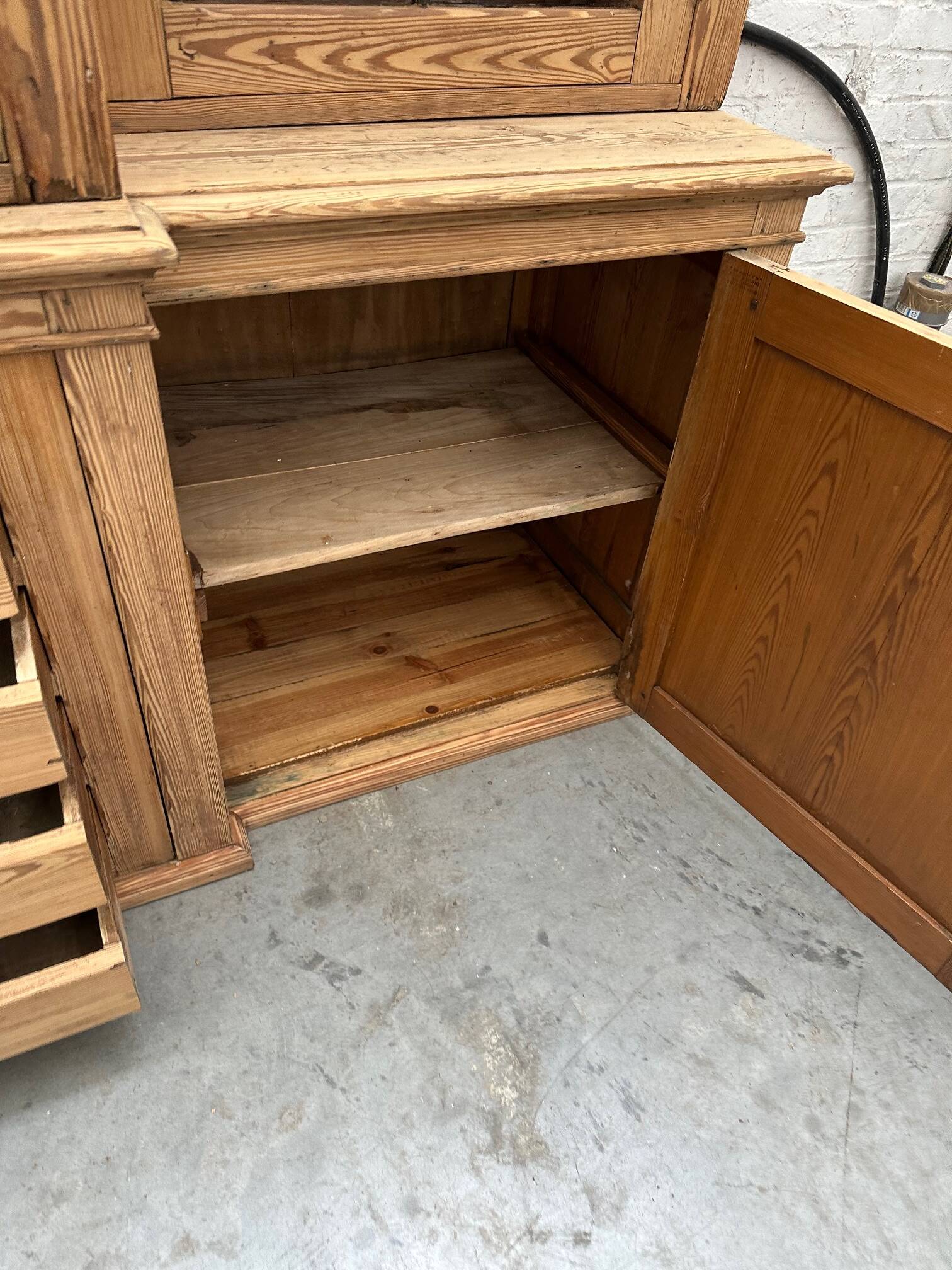 Masterful exhibition showcase from the early 20th century