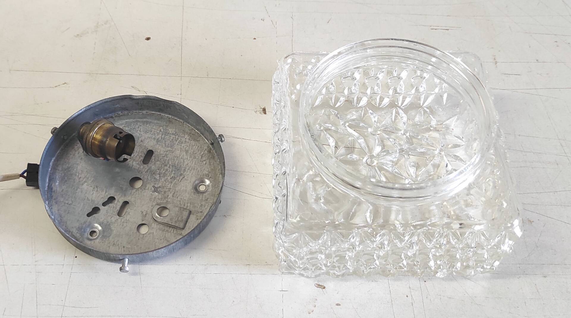 Ceiling light or wall light in moulded glass - mid 20th century.