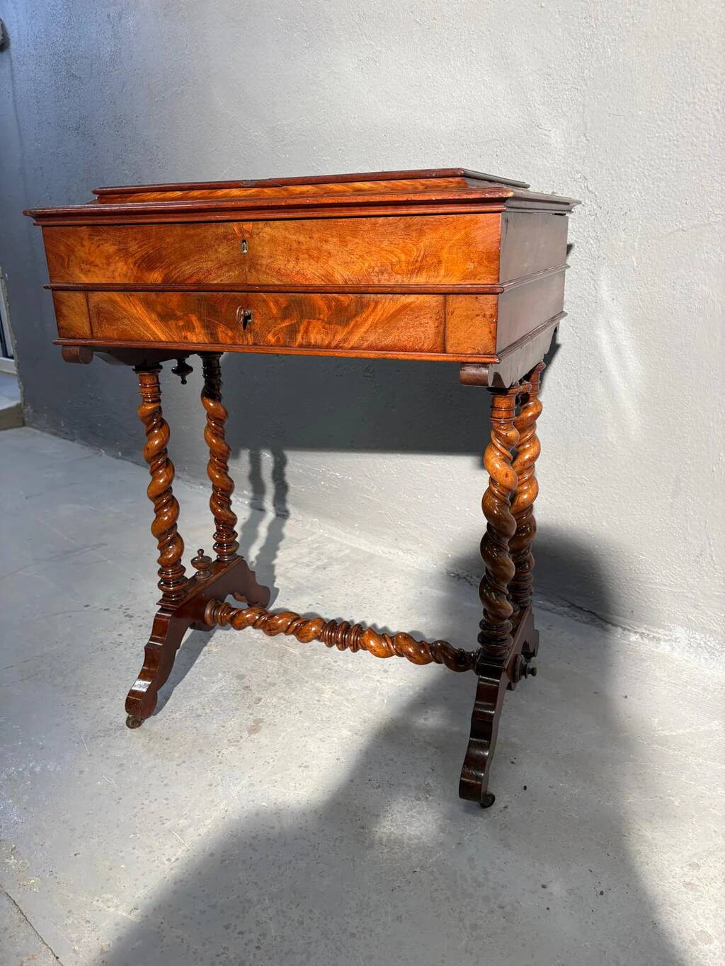 Antique wooden sewing table with drawer.