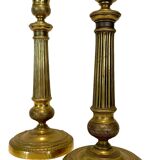 Paire de bougeoirs de style Louis XVI en bronze ciselé XIX siècle