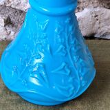 Vase en opaline bleu opaque