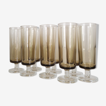 Light-coloured Luminarc champagne flutes