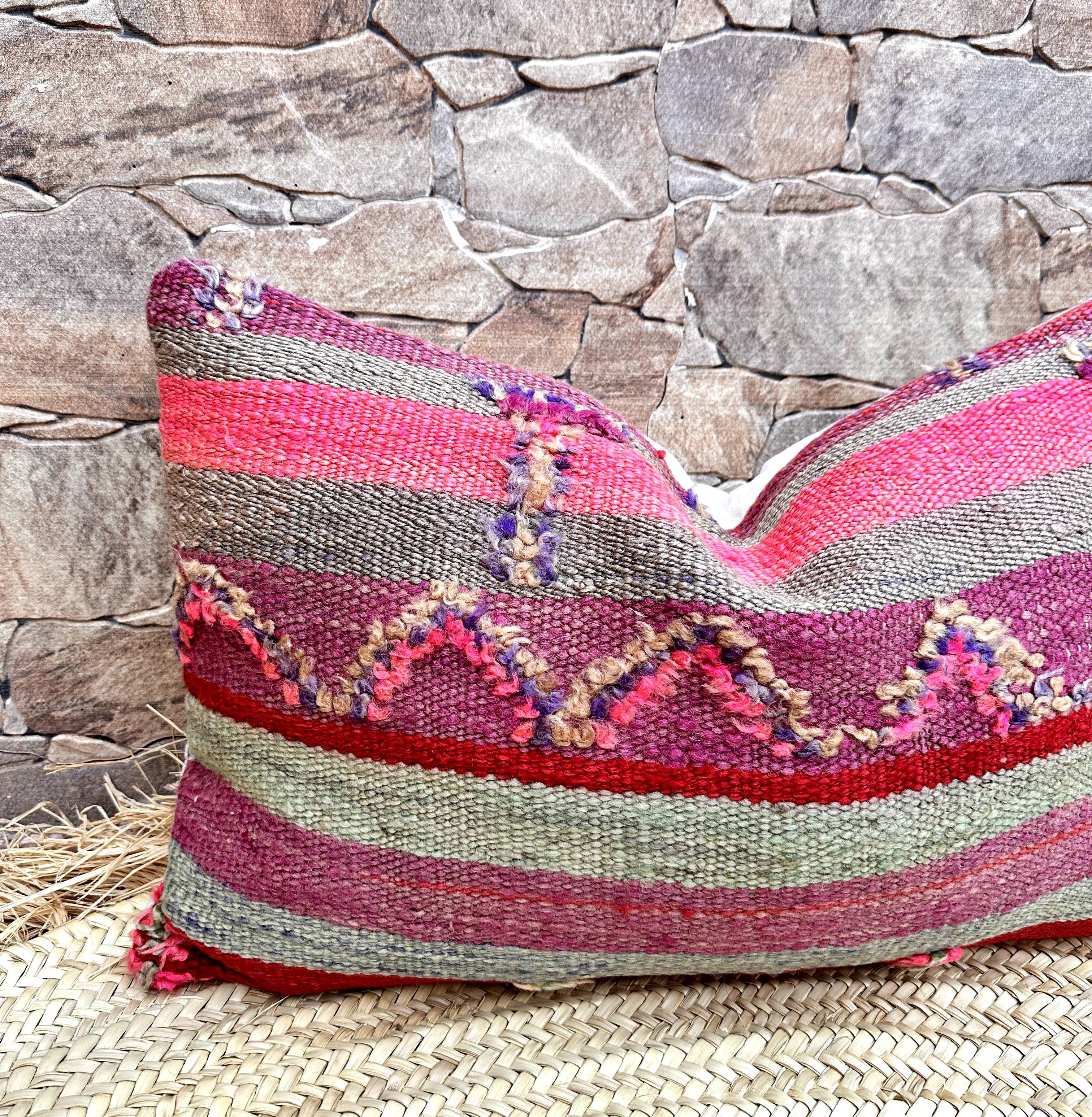 Beautiful vintage Berber Kilim pillow from Morocco