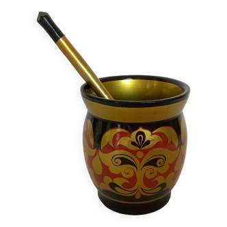 Russian pot khokhloma and spoon